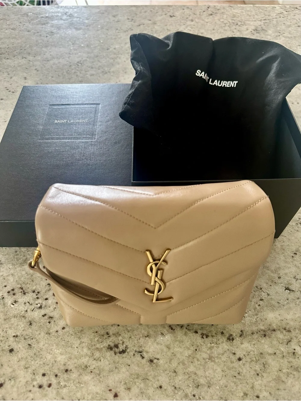 Saint Laurent no callouts